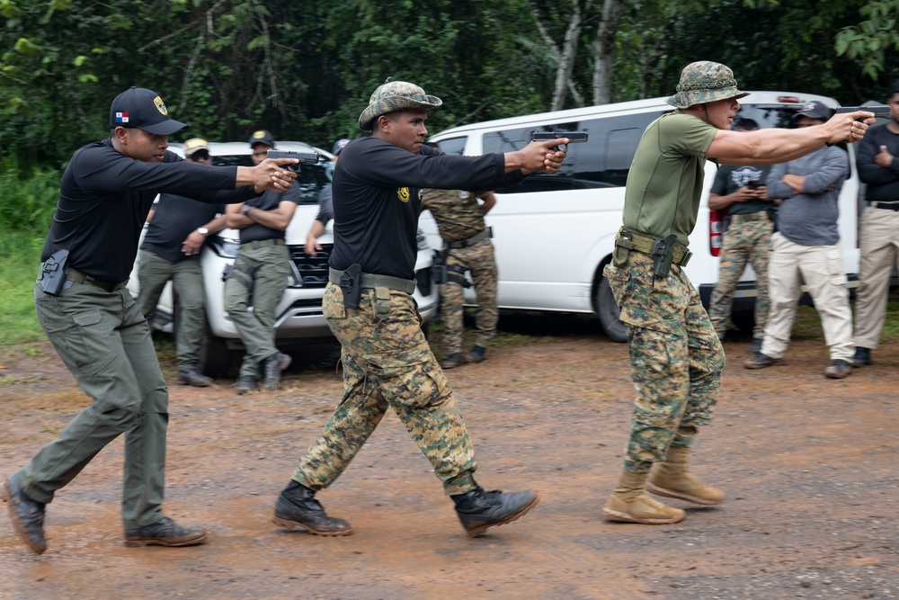 822d BDS and Panamanian Security Forces conduct combined training