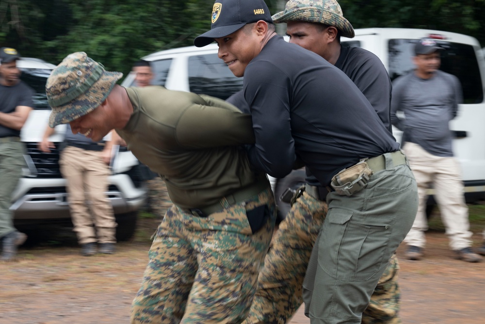 822d BDS and Panamanian Security Forces conduct combined training