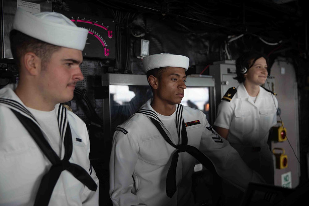 USS Fort Lauderdale Departs Norfolk on Deployment