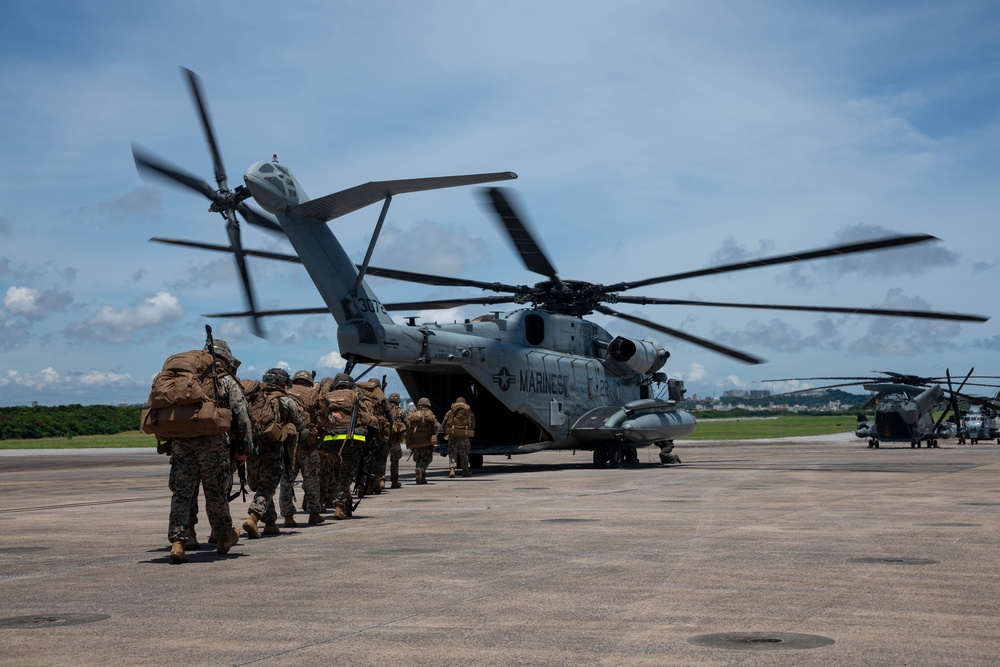 MWSS-172, 3rd LSB combat engineers practice urban breaching