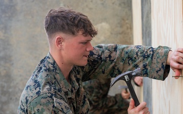 MWSS-172, 3rd LSB combat engineers practice urban breaching