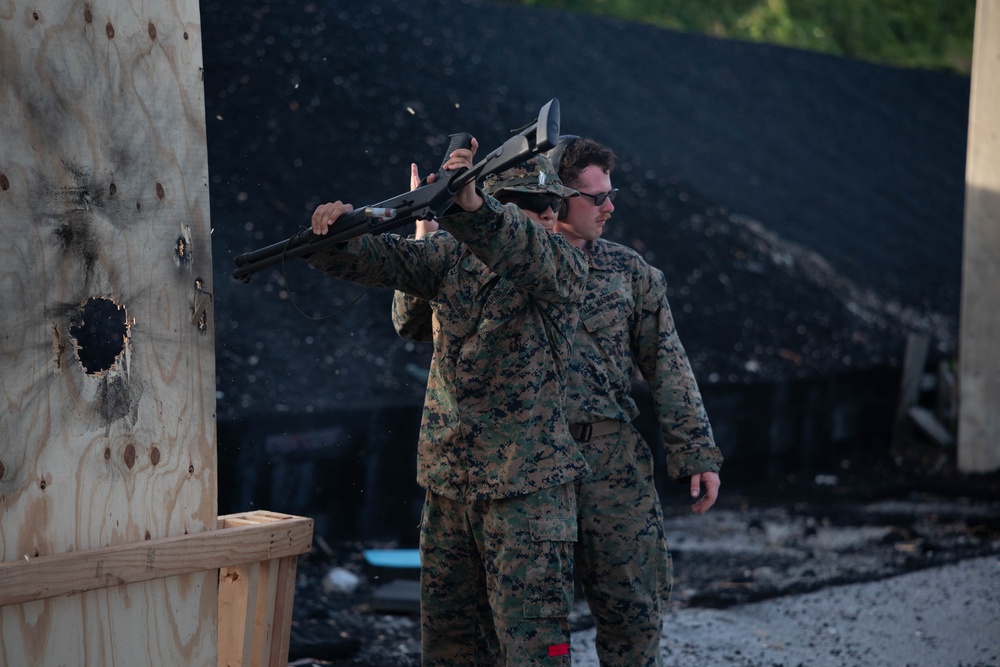 MWSS-172, 3rd LSB combat engineers practice urban breaching