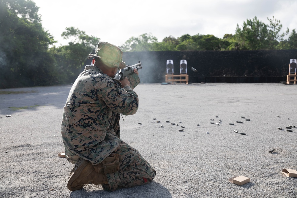 MWSS-172, 3rd LSB combat engineers practice urban breaching