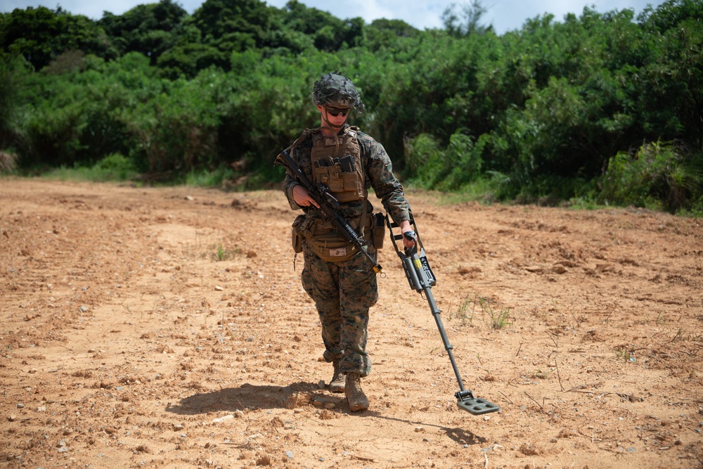 MWSS-172, 3rd LSB combat engineers practice urban breaching