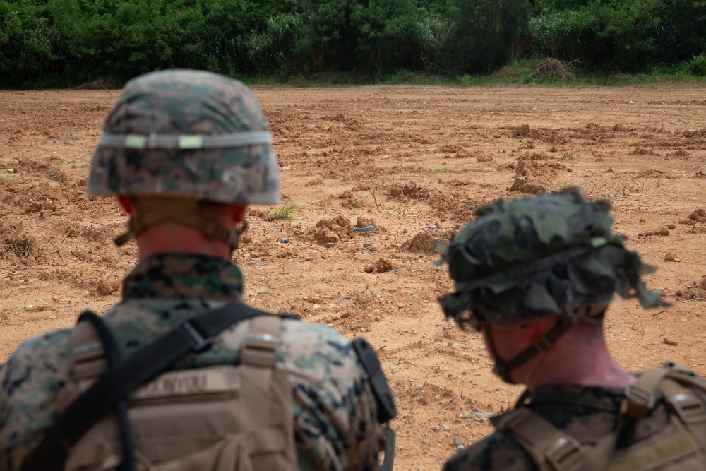 MWSS-172, 3rd LSB combat engineers practice urban breaching