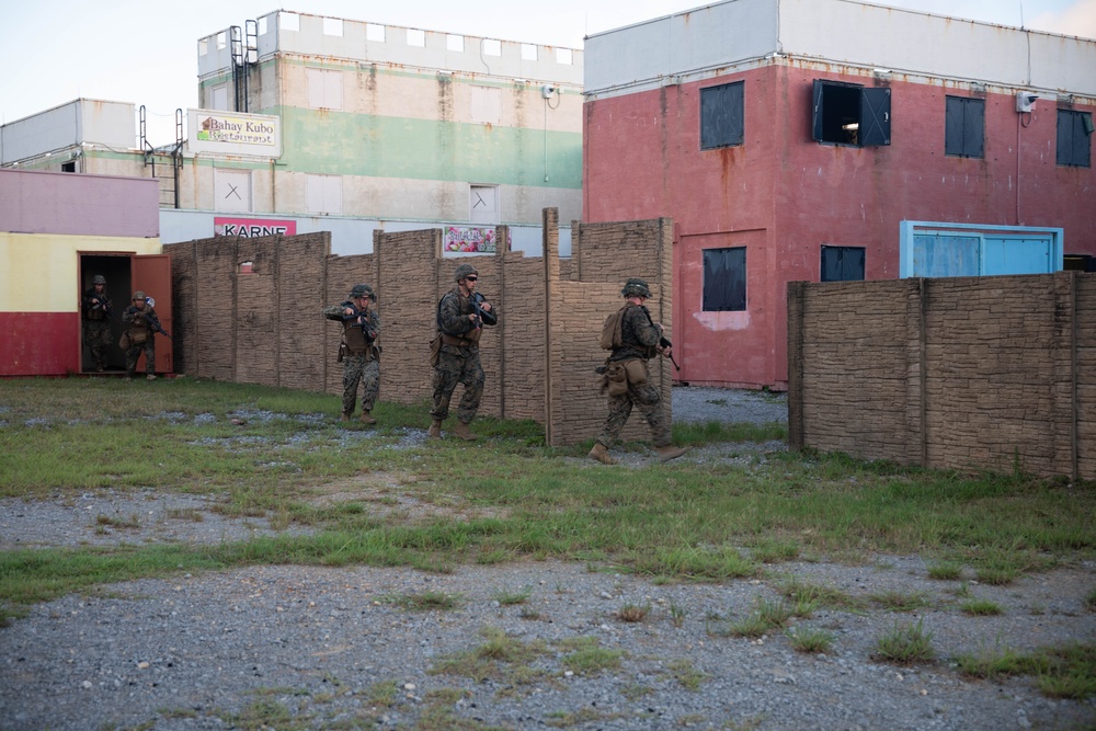 MWSS-172, 3rd LSB combat engineers practice urban breaching