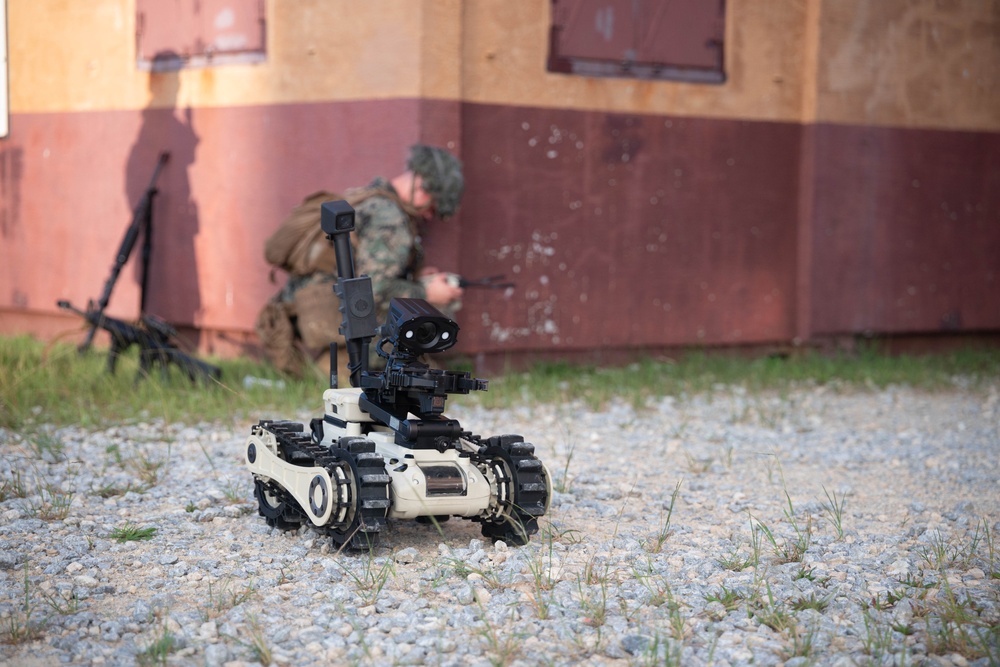 MWSS-172, 3rd LSB combat engineers practice urban breaching