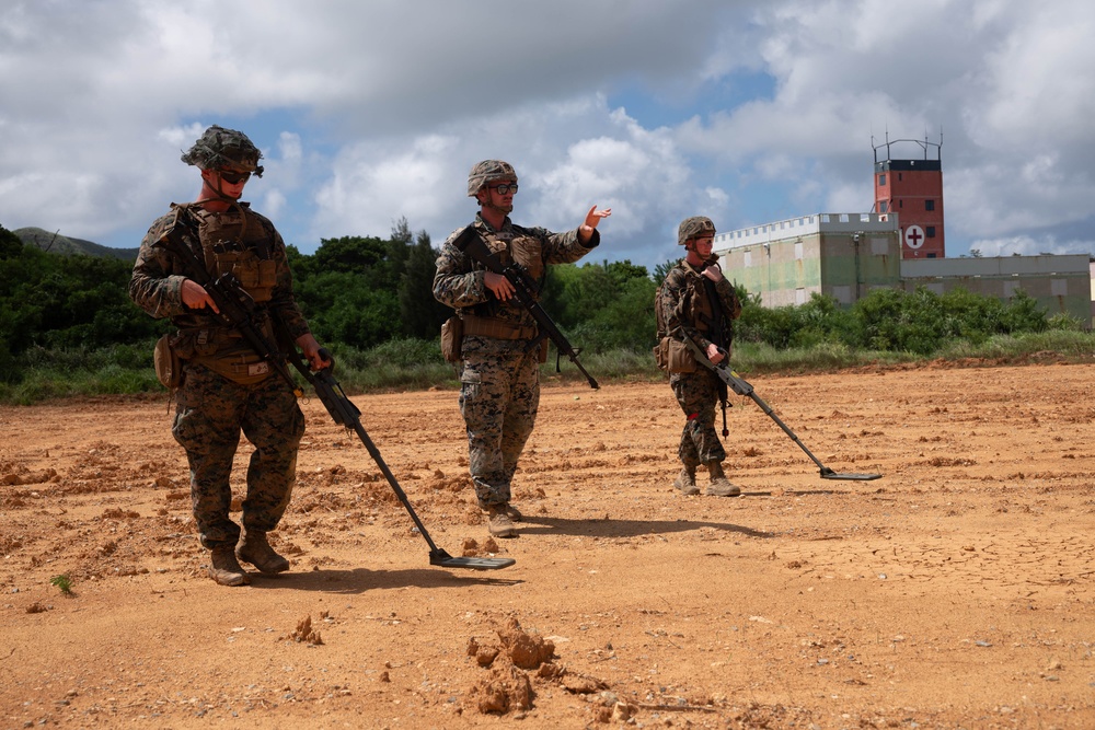 MWSS-172, 3rd LSB combat engineers practice urban breaching