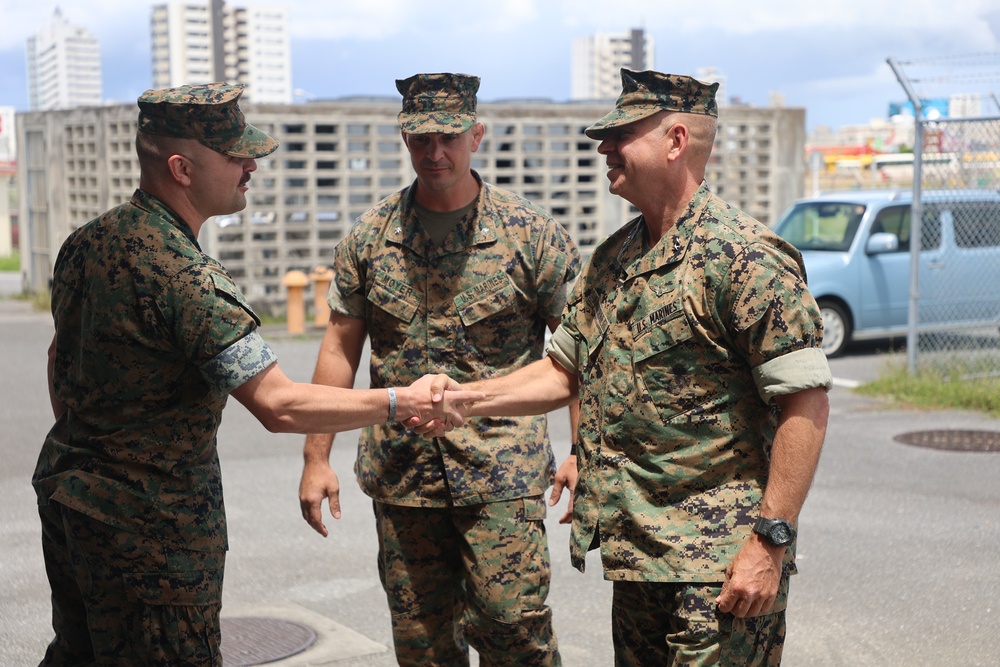 1st MAW commanding general tours MWSS-471, MWSS-172 workspaces