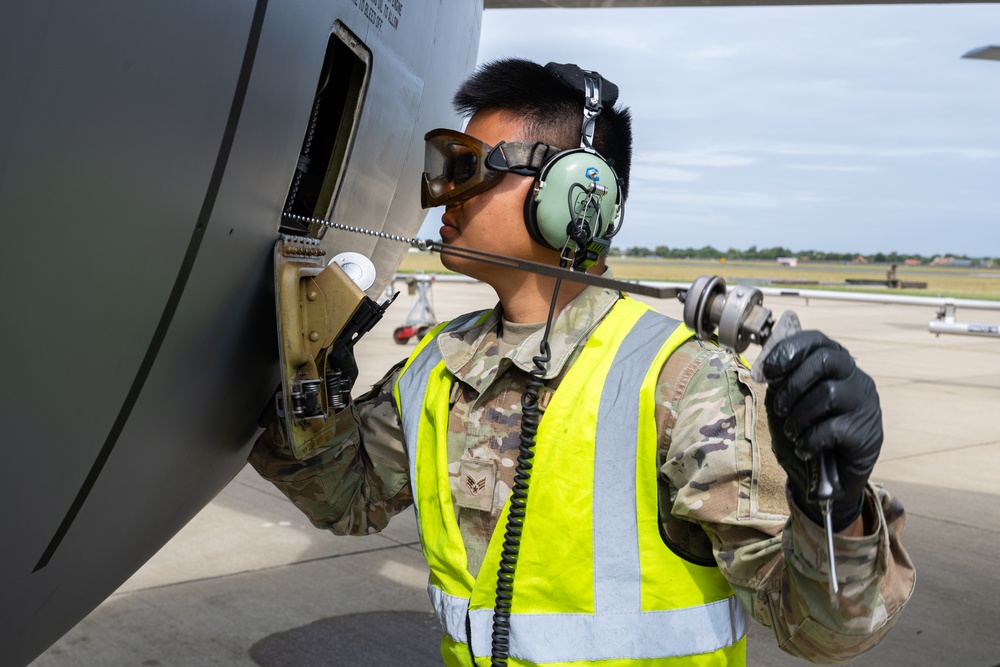 100th ARW refuels 31st FW F-16s