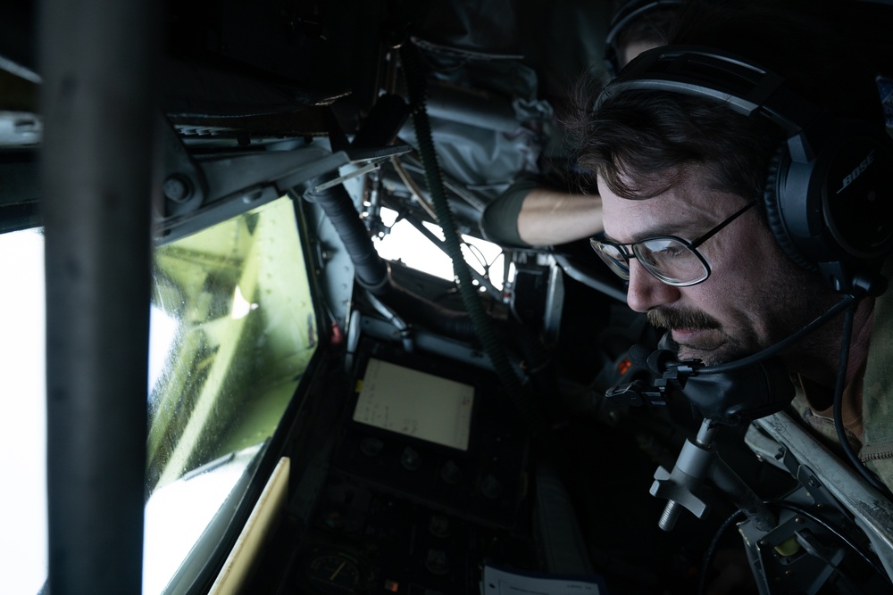 100th ARW refuels 31st FW F-16s