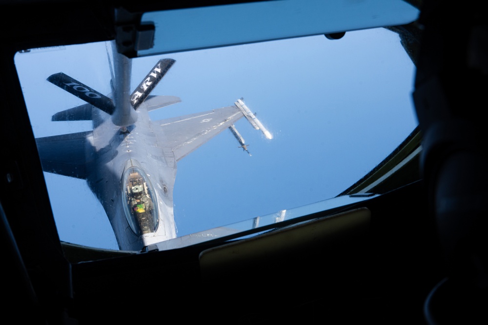 100th ARW refuels 31st FW F-16s