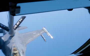 100th ARW refuels 31st FW F-16s
