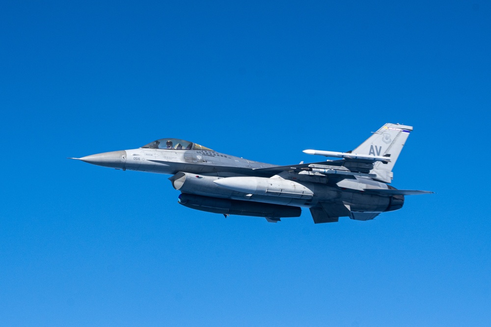 100th ARW refuels 31st FW F-16s