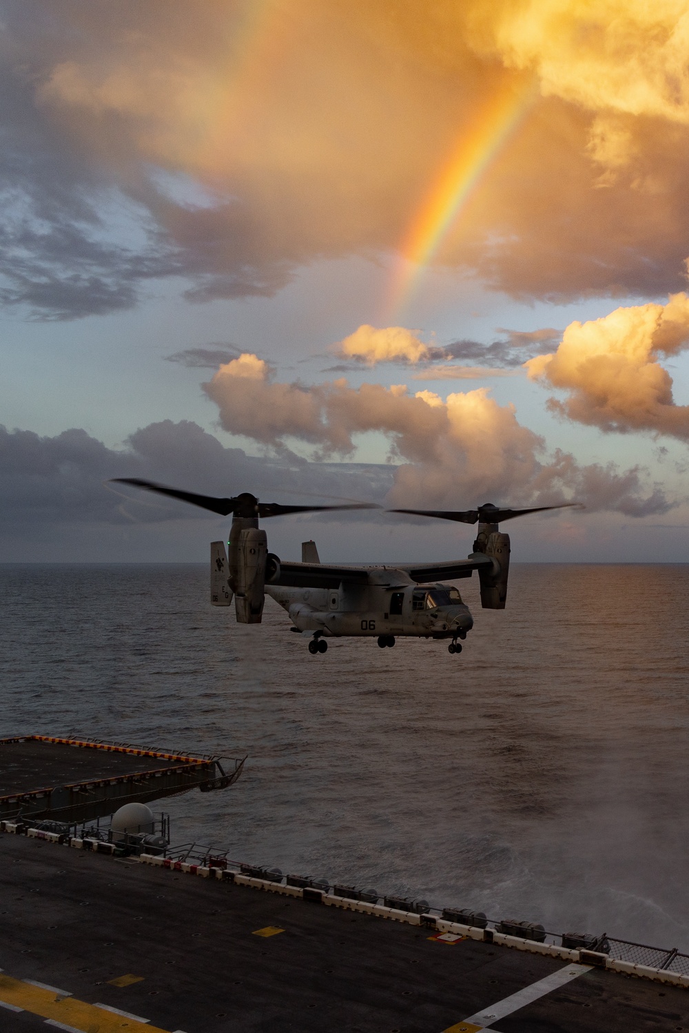 22nd MEU(SOC) | VMM-263 (REIN) Onload Operations