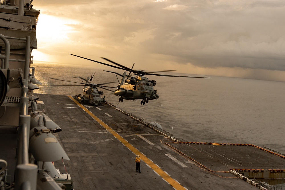 22nd MEU(SOC) | VMM-263 (REIN) Onload Operations