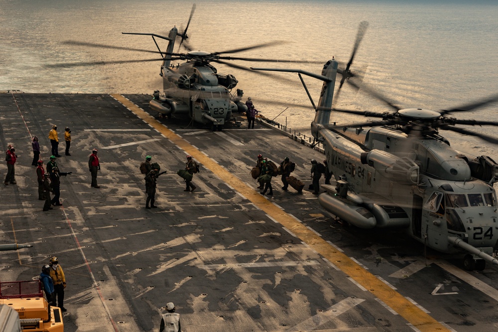 22nd MEU(SOC) | VMM-263 (REIN) Onload Operations