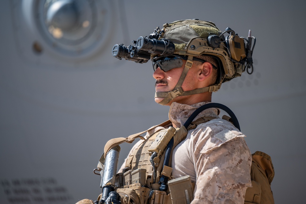 U.S. service members support DHS in illegal alien holding operations