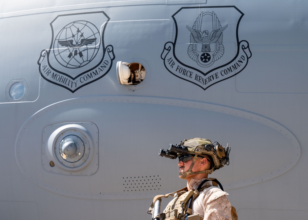 U.S. service members support DHS in illegal alien holding operations