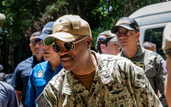 SOUTHCOM Commander visits combined jungle orientation course