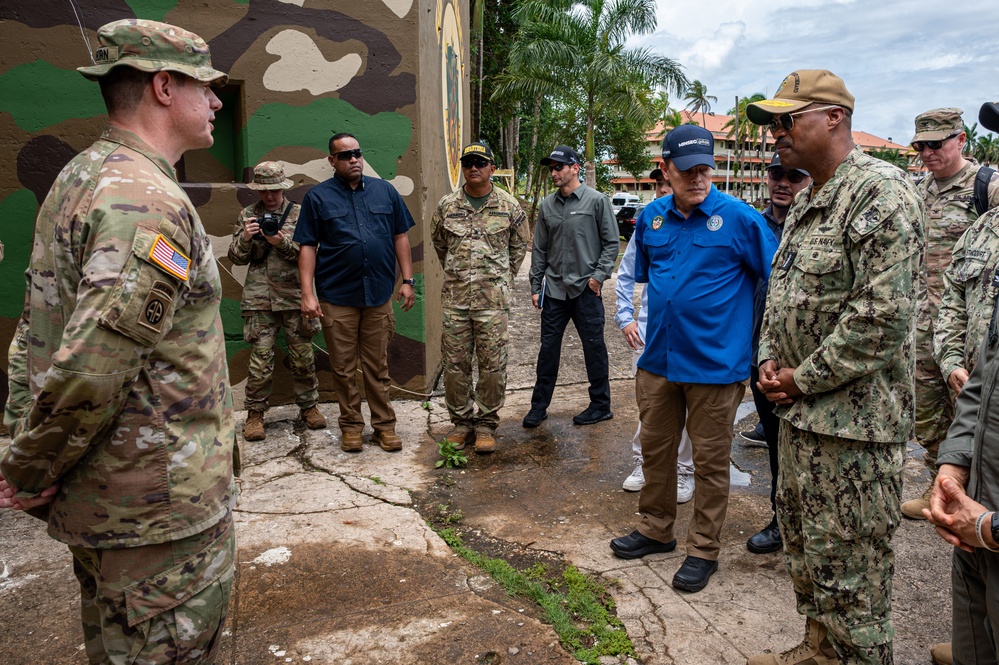 SOUTHCOM Commander visits combined jungle orientation course