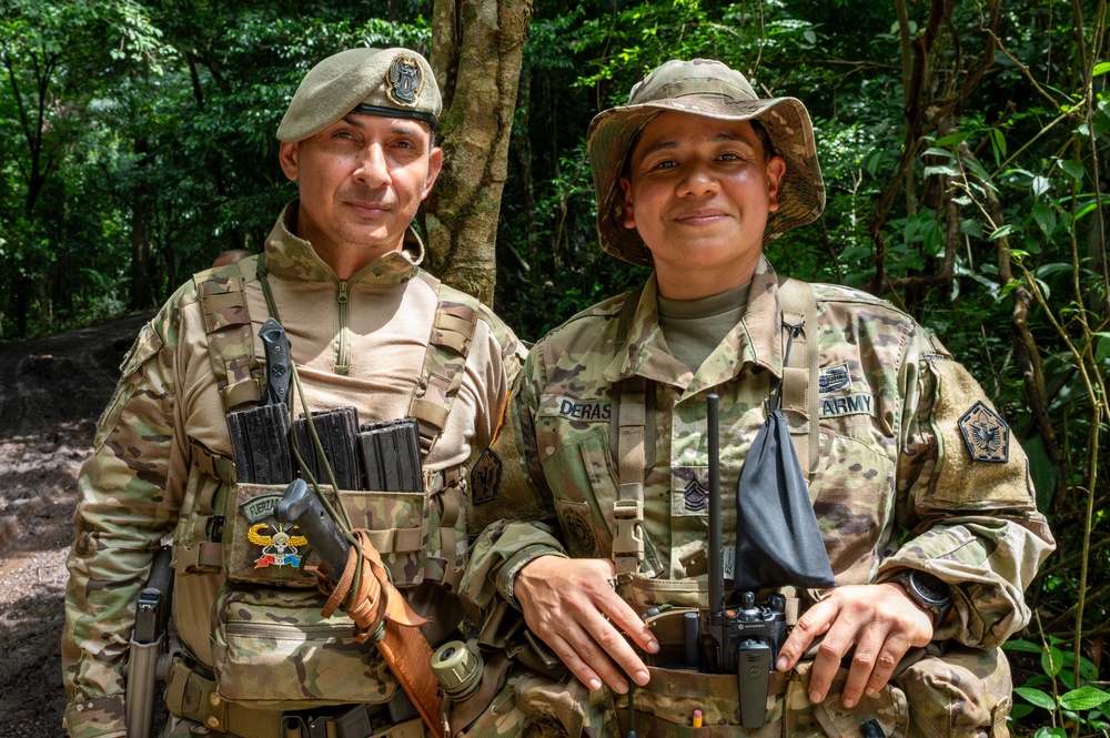 SOUTHCOM Commander visits combined jungle orientation course
