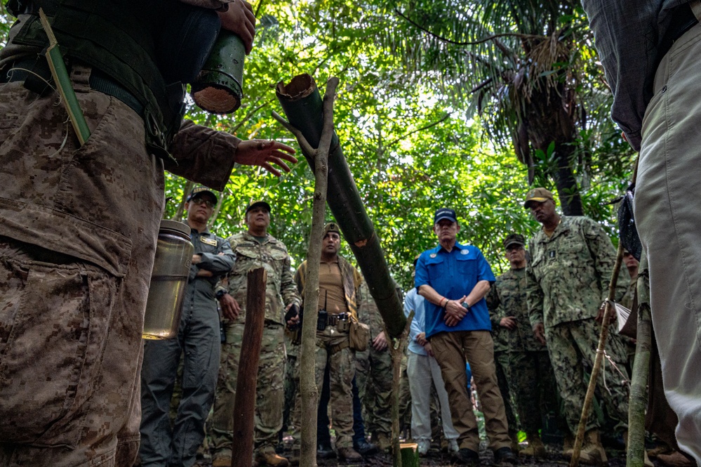 SOUTHCOM Commander visits combined jungle orientation course