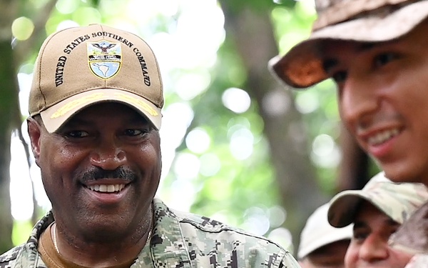 SOUTHCOM Commander visits combined jungle orientation course