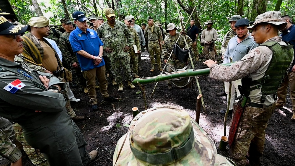 SOUTHCOM Commander visits combined jungle orientation course