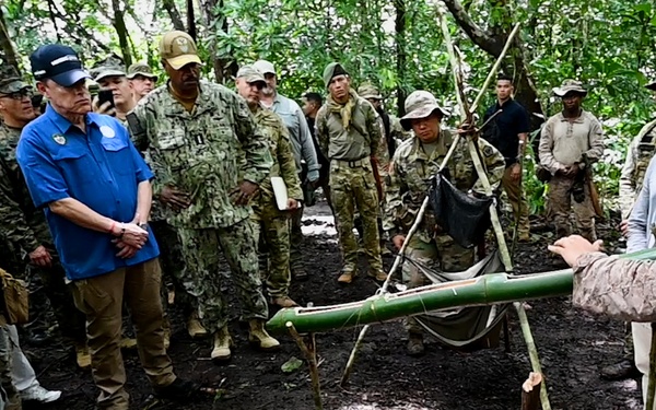 SOUTHCOM Commander visits combined jungle orientation course