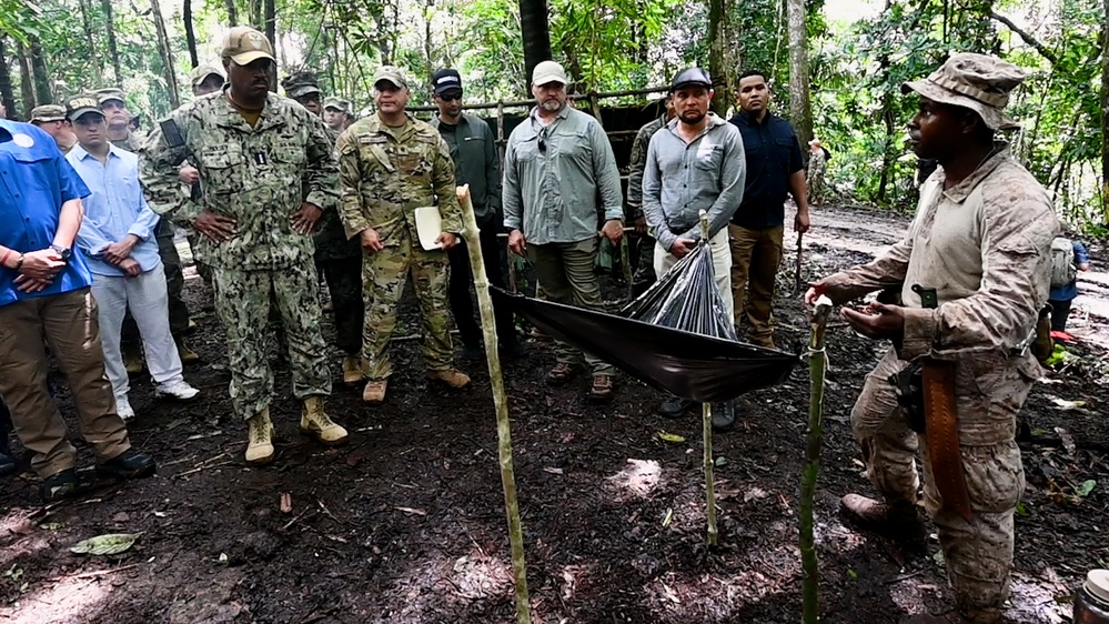 SOUTHCOM Commander visits combined jungle orientation course