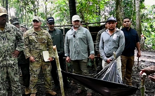 SOUTHCOM Commander visits combined jungle orientation course