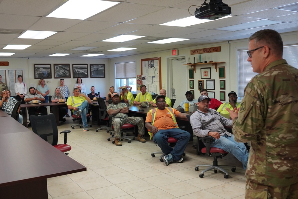 South Atlantic Division commander leaves Jacksonville District in sync with District's 'people and projects'