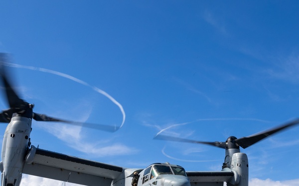 USS San Antonio (LPD 17) conducts flight operations while underway