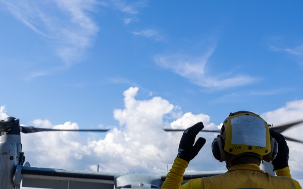 USS San Antonio (LPD 17) conducts flight operations while underway