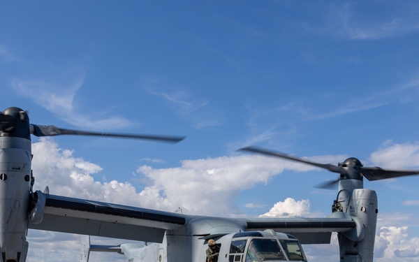 USS San Antonio (LPD 17) conducts flight operations while underway