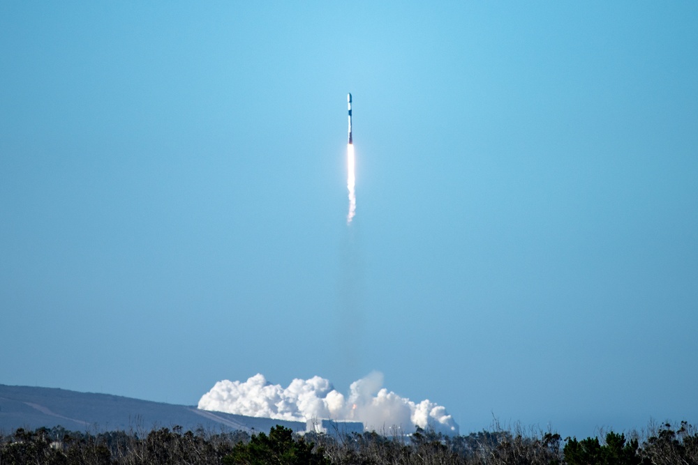 Starlink mission lifts off from Vandenberg