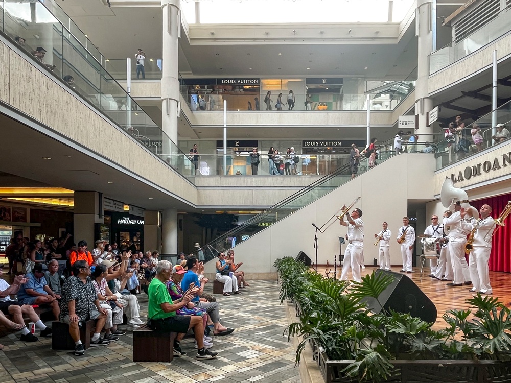 “Big Wave” Brass Band Entertains Audience at Honolulu Mall