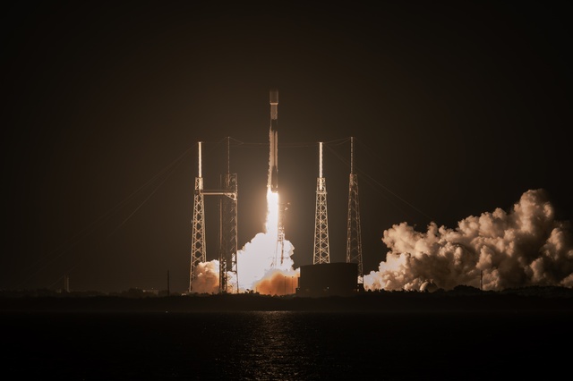 Starlink 10-29 Launches from Cape Canaveral Space Force Station
