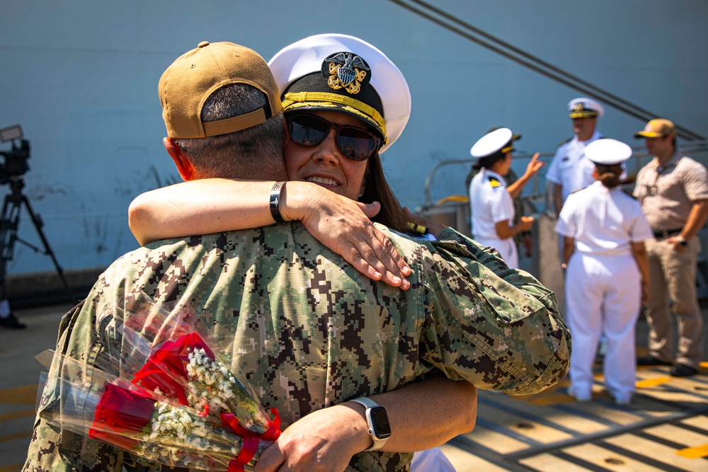 Naval Medical Forces Atlantic Commander Welcomes Back USNS Comfort (T-AH 20)