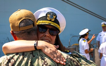 Naval Medical Forces Atlantic Commander Welcomes Back USNS Comfort (T-AH 20)