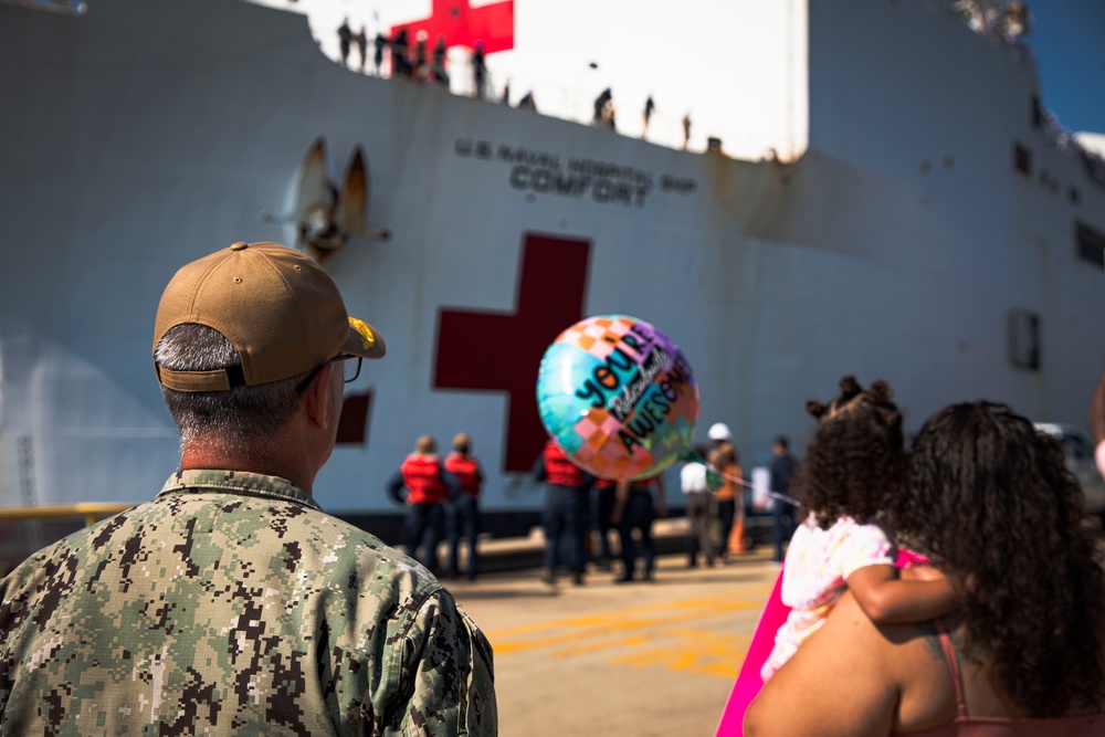 Naval Medical Forces Atlantic Commander Welcomes Back USNS Comfort (T-AH 20)