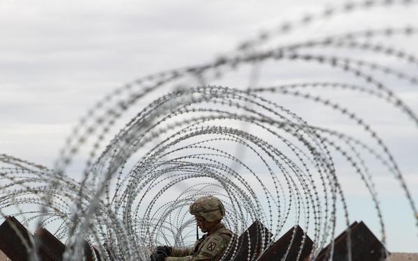 642nd Engineer Support Company builds an obstacle at the southern border