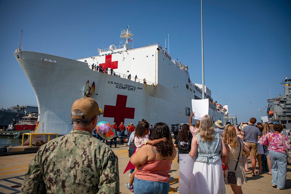 Naval Medical Forces Atlantic Commander Welcomes Back USNS Comfort (T-AH 20)