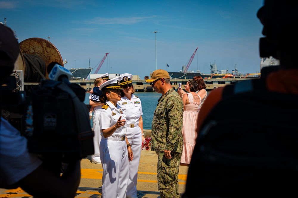 Naval Medical Forces Atlantic Commander Welcomes Back USNS Comfort (T-AH 20)