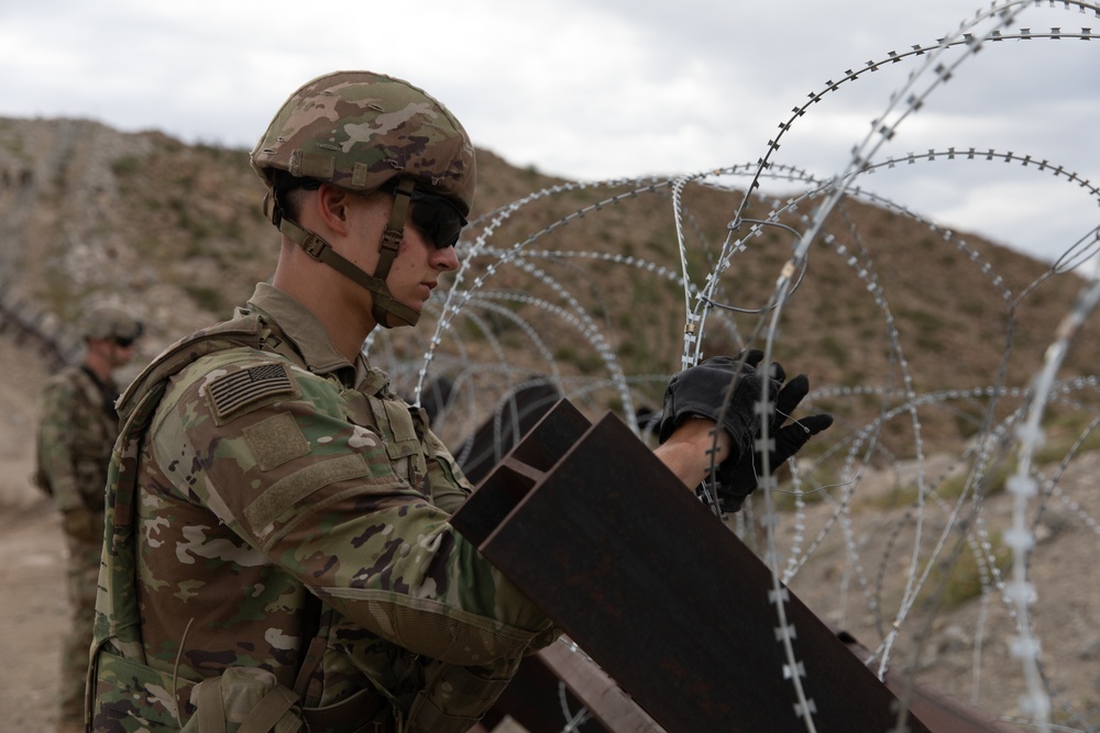 642nd Engineer Support Company builds an obstacle at the southern border