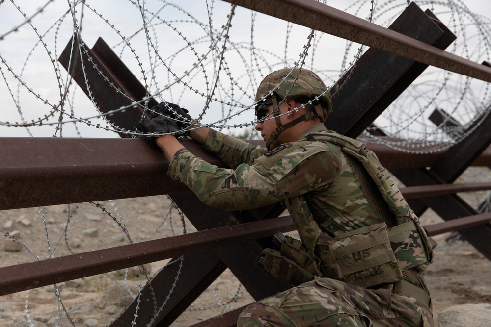 642nd Engineer Support Company builds an obstacle at the southern border