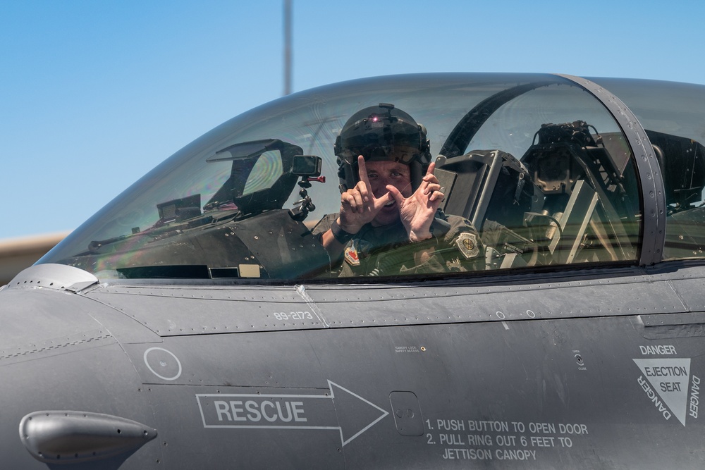 Coach Fickell flies with 16th WPS