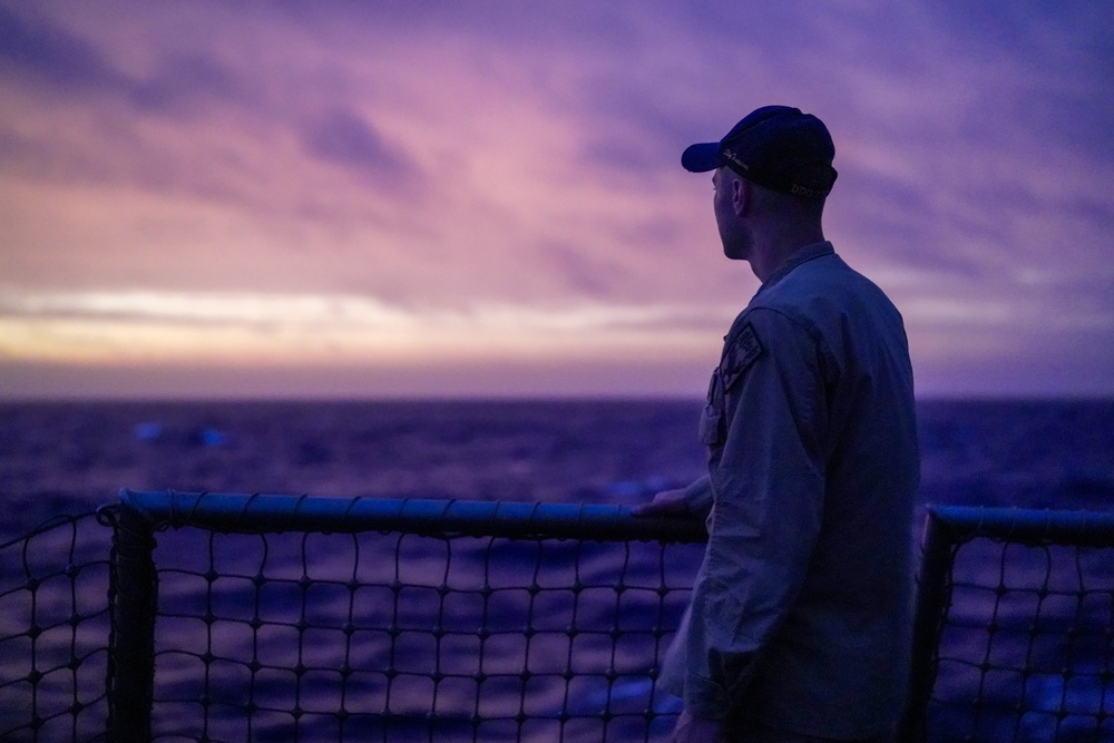 USS Carl M. Levin Conducts Pencil Flare Training