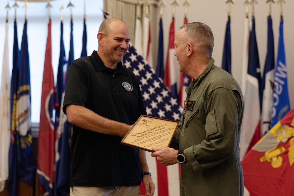 Mayor of Havelock becomes an honorary member of 2nd MAW